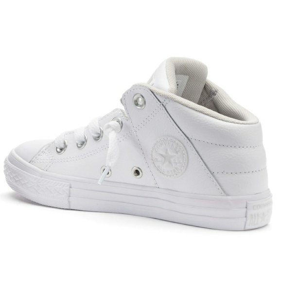 chuck taylor all star axel mid